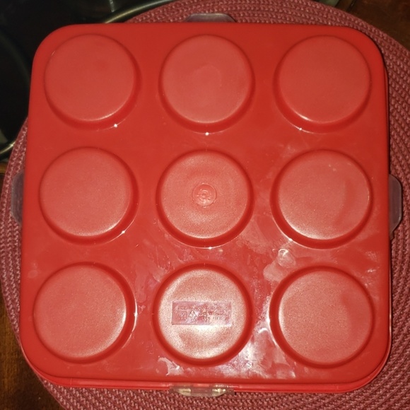 Sure Fresh Reusable Cupcake Container & Lock Lid - Picture 6 of 8